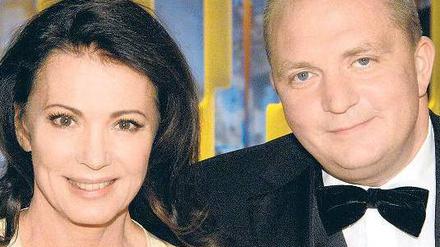 Schön und Fliege. Iris Berben ist heute um 22 Uhr 15 Gast bei „Thadeusz“. Die Schauspielerin und der Gastgeber halten Rückschau auf 250 Ausgaben des RBB-Talks, zu dem immer auch die „Fiesen Sieben“ Fragen des Moderators gehören. Foto: RBB