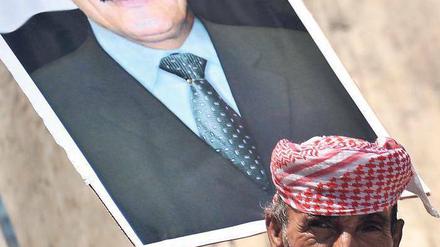 Ein Anhänger von Präsident Saleh feiert dessen Rückkehr nach Jemen. Foto: dpa