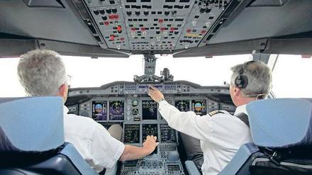 Beweisnot. Einige Piloten sagen, sie seien durch Öldämpfe krank geworden. Nun befasste sich der Bundestag damit.