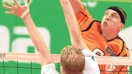 Kaum ein Durchkommen. Felix Fischer und die BR Volleys hatten wenig Spaß. Foto: Contrast