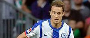 Seltenes Motiv. Janker im Hertha-Trikot – er spielte bislang nur 34 Ligaminuten.