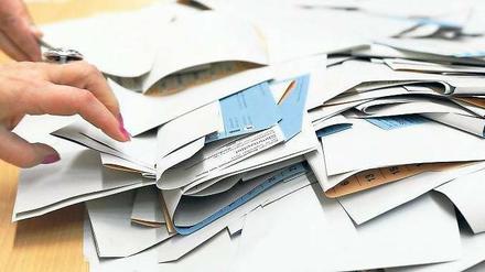 Panne um Panne. In vier Bezirken musste bislang noch mal nachgezählt werden. Und in Lichtenberg wird noch immer über das Ergebnis gestritten. 