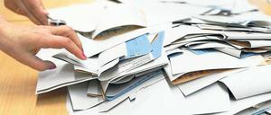 Panne um Panne. In vier Bezirken musste bislang noch mal nachgezählt werden. Und in Lichtenberg wird noch immer über das Ergebnis gestritten. 