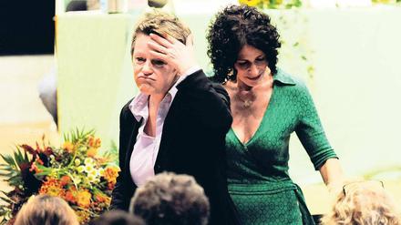 Geschafft. Die grüne Ex-Spitzenkandidatin Renate Künast, hier mit Landesparteichefin Bettina Jarasch, widmet sich künftig wieder ihren Aufgaben im Bundestag. 