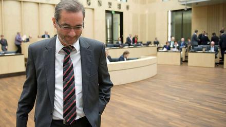 Die Opposition attackiert den SPD-Politiker Matthias Platzeck: Sein Name fiel anscheinend immer wieder bei dubiosen Grundstücksgeschäften.