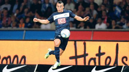 Lustvoll aufspielend. Hertha BSC holte Änis Ben-Hatira auch wegen seiner Dribbelkünste zurück. 