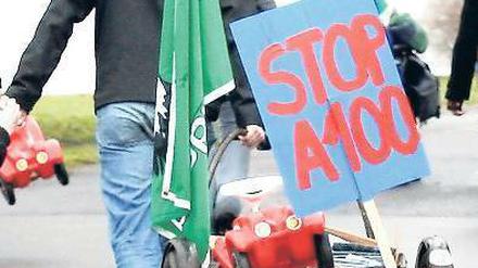 Inzwischen hat sich der Wind gedreht; bereits bei den Planungen gibt es heftige Proteste, wie jetzt beim geplanten Weiterbau der A 100 vom Dreieck Neukölln bis zum Treptower Park.