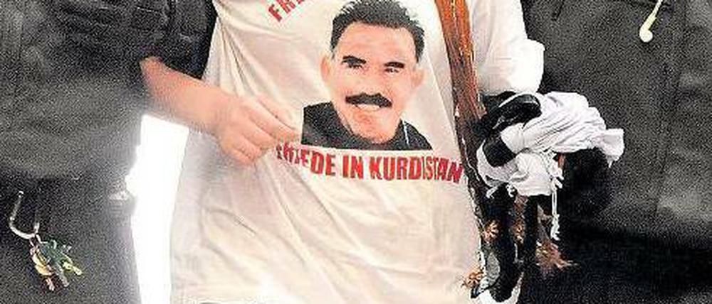 Auch in Deutschland spielte in dieser Woche der Kurdenkonflikt eine Rolle: In Köln besetzten PKK-Sympathisanten am Mittwoch Räume von RTL. Sie wollten, dass der Sender einen Beitrag über den inhaftierten PKK-Chef Abdullah Öcalan ausstrahlt. Foto: Marius Becker/dpa