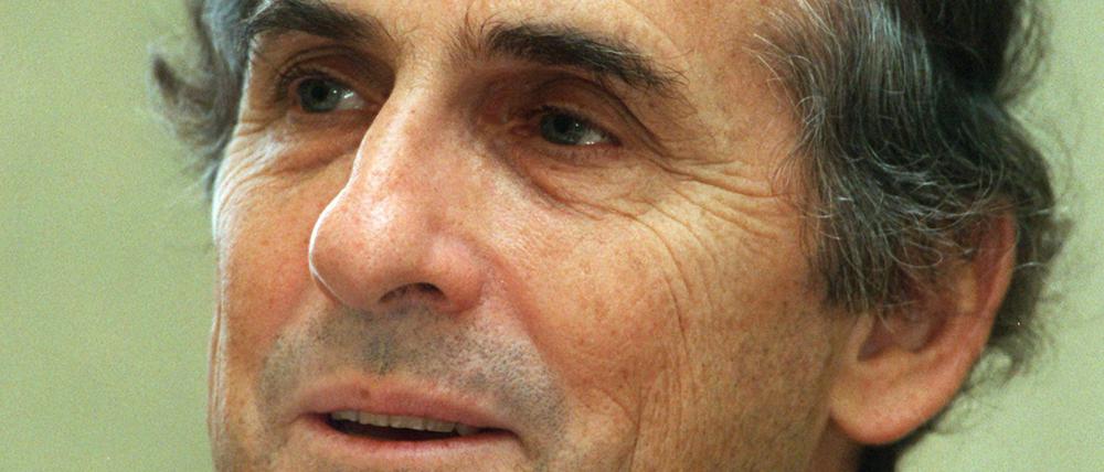 Er gehörte zu den Forschern, die die angeborene Immunität entdeckten: Ralph Steinman. Vor kurzem starb der Professor an Krebs. Nun wird diskutiert, ob er den Medizin-Nobelpreis postum verliehen bekommt.