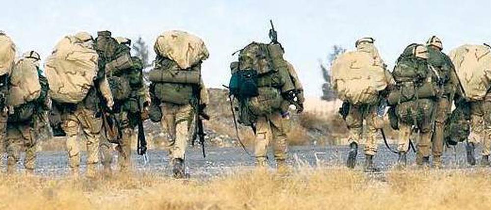 Weites Feld. Zehn Jahre nach dem Einmarsch internationaler Truppen in Afghanistan ist deren Abzug nun beschlossene Sache. Das afghanische Volk ist kriegsmüde – die Nationen der Truppensteller auch.
