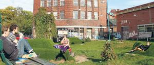 Die Arena in Treptow bleibt Eisessern, Flohmarktgängern, Badegästen, Partygängern und Kulturfreunden fürs erste als erhalten.