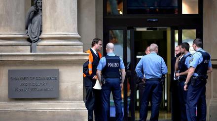 Am Mittwochnachmittag war die Frankfurter Börse durch eine Börsendrohung für eine Stunde lahmgelegt worden.