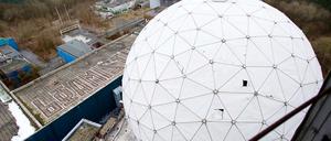Die Abhörstation auf dem Teufelsberg leidet sichtbar unter dem Verfall.