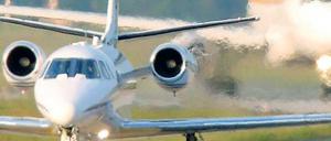 Mehr als heiße Luft. Die Europäische Union will alle internationalen Fluggesellschaften, die EU-Flughäfen anfliegen, in das CO2-Handelssystem einbinden. Airlines aus den USA, Indien und China sehen dadurch ein Abkommen von 1944 verletzt. Foto: picture-alliance/ dpa