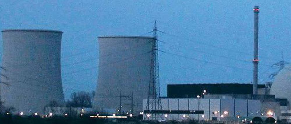 Umstrittene Technologie. In Deutschland werden viele Kraftwerke abgeschaltet, wie hier die Reaktoren in Biblis. In Polen soll in einigen Jahren ein Atomkraftwerk entstehen.