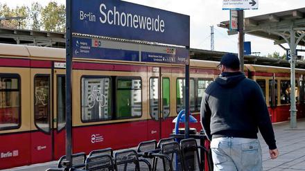 Wieder Gewaltexzesse im Berliner ÖPNV. Ein 22-Jähriger wurde auf dem S-Bahnhof Schöneweide niedergeschlagen.