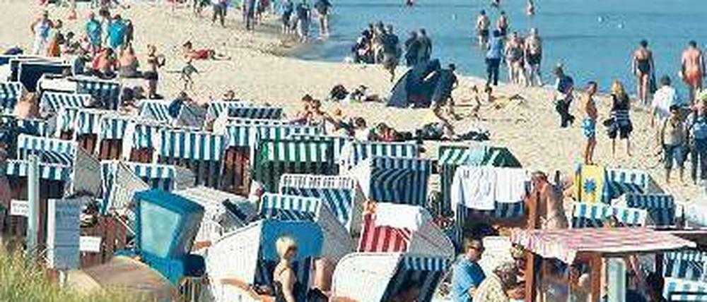 An den Ostsee-Stränden, wie hier in Binz, herrschte Hochbetrieb. Foto: dpa