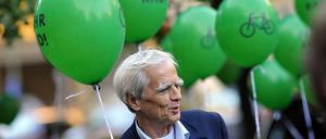 Im Tagesspiegel-Interview wirft Hans-Christian Ströbele seinen Parteikollegen in Berlin taktische Fehler vor.