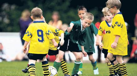 Spaß am Spiel? Schon die G-Jugend steht unter scharfer Beobachtung: von Eltern, Trainern, Scouts.