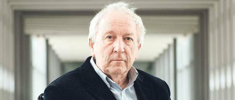Die Schweden nennen ihn den „Poeten, den alle lieben“. Mit diesen Worten feierte die größte Tageszeitung des Landes, „Aftonbladet“, den seit einem Schlaganfall gelähmten Dichter bereits zu seinem 80. Geburtstag am 15. April.
