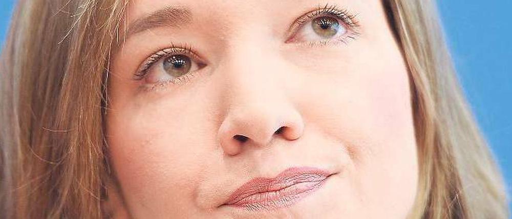 Sparsam. Weil die Haushaltslage angespannt sei, plädiert Kristina Schröder (CDU) für Abstriche beim geplanten Betreuungsgeld. Die Ministerin meinte am Wochenende, zwölf Monate, statt der vorgesehenen 24 Monate, könnten reichen. 