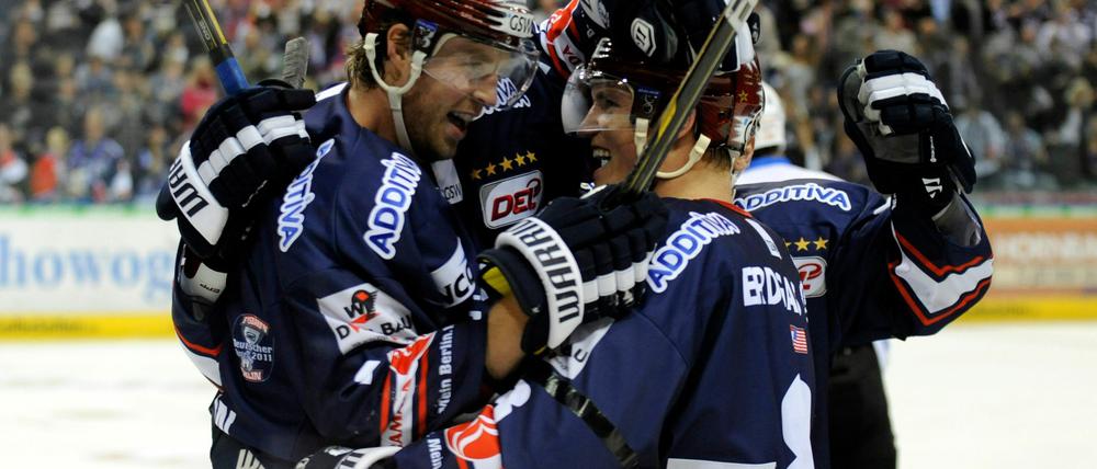 Jubel und Trubel. Zuletzt lief es für Nick Angell (r.) und die Eisbären sehr gut.