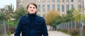 Hier geht’s rein. Dominik Herrmann von der Veranstaltungsagentur „Melt! Booking“ will gemeinsam mit dem Berghain regelmäßig musikaffine Menschen zusammenbringen. Die sollen nicht nur arrivierten Bands, sondern auch Newcomern lauschen. Foto: Paul Zinken