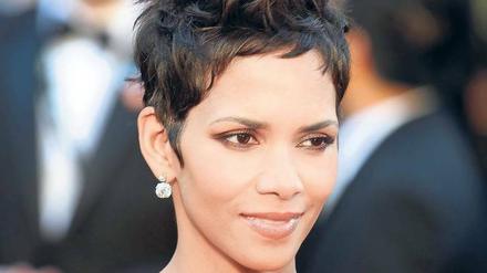 Wolkig. Halle Berry dreht derzeit in Babelsberg mit Tom Hanks. Foto: AFP