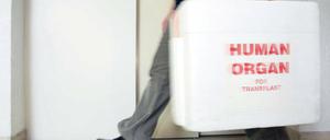 Ein Koffer mit einem Spenderorgan.