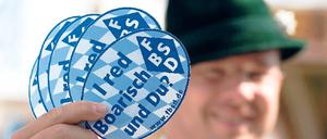 Griaß di. Wer in Bayern lebt, muss sich den bayrischen Dialekt nicht unbedingt abgewöhnen. Da wird sogar fürs Bayrische geworben – vom Förderverein für Bairische Sprache und Dialekte (FBSD). Wenn ein Bayer allerdings nach Berlin zieht und dort mit Kunden sprechen will, sieht die Sache schon ganz anders aus. Foto: dapd
