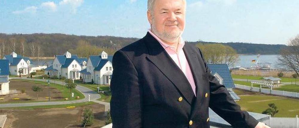 Ein Mann wollte nach oben. Wegen Subventionsbetrugs im Zusammenhang mit dem Luxusresort Schwielowsee wurde gegen Axel Hilpert Anklage erhoben. Foto: Nestor Bachmann/dpa