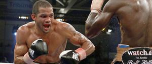 Boxen bleibt ein gefährlicher Sport. Hier eine Szene aus dem Kampf um die IBF-Weltmeisterschaft im Cruisergewicht, Yoan Pablo Hernandez (l.) gegen Titelverteidiger Steve Cunnigham.