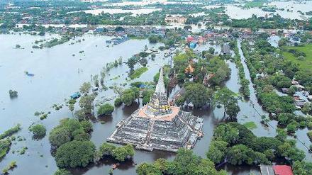 Bei Ayutthaya im Norden von Bangkok steht alles unter Wasser. Foto: AFP