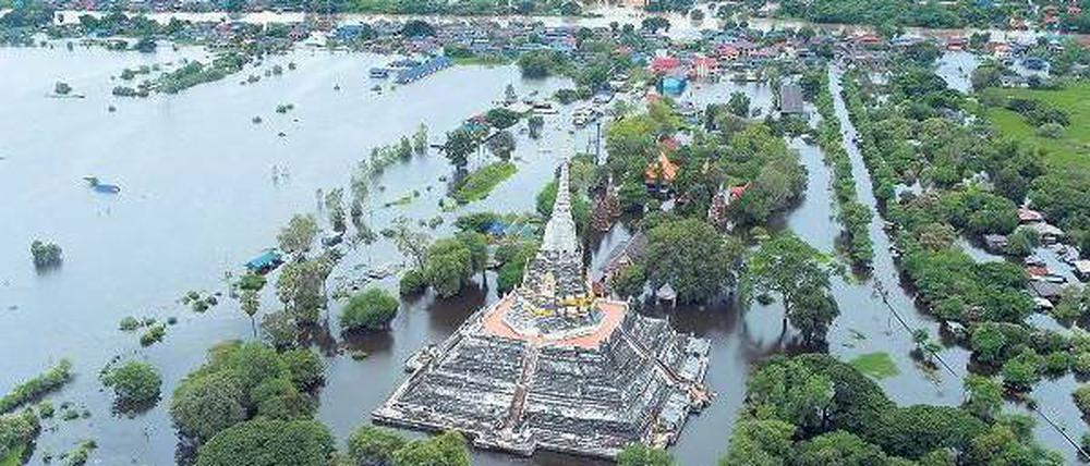 Bei Ayutthaya im Norden von Bangkok steht alles unter Wasser. Foto: AFP