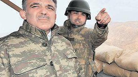 Staatspräsident Gül hatte erst am Samstag den Ort des Überfalls in der Provinz Hakkari an der Grenze zum Irak besucht.