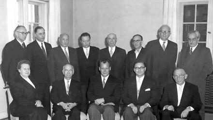 Schwarz-rote Eintracht: Rechts neben Willy Brandt (SPD) sitzt auf diesem Foto des Berliner Senats aus dem Jahr 1957 Franz Amrehn (CDU)