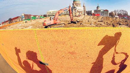 Auslaufmodell. Auch der Wiederaufbau des Potsdamer Stadtschlosses, in das der Brandenburger Landtag einziehen soll, läuft in privat-öffentlicher Partnerschaft. Dies soll fortgeführt werden, auf neue Projekte in dieser Form will man vorerst aber verzichten. Foto: Urban/dapd