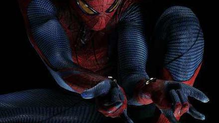 Sprühender Charme: Andrew Garfield als Spider-Man mit mechanischen Webshootern.