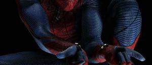 Sprühender Charme: Andrew Garfield als Spider-Man mit mechanischen Webshootern.