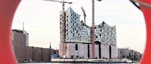 Berühmt-berüchtigt. Die umstrittene Elbphilharmonie in Hamburg ist ein Erfolgsbeispiel für „public private partnership“. Foto: dpa