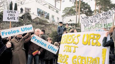 Riss durch die Nachbarschaft. Die Sperrung des Uferwegs am Groß Glienicker See führte zu Protesten in der Ortschaft, die seit 2003 zur Stadt Potsdam gehört.