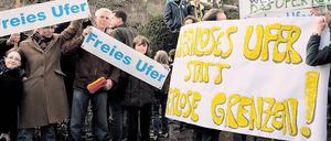 Riss durch die Nachbarschaft. Die Sperrung des Uferwegs am Groß Glienicker See führte zu Protesten in der Ortschaft, die seit 2003 zur Stadt Potsdam gehört. 