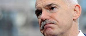 Die Ankündigung des griechischen Premierministers Papandreou, das Volk über den Rettungsschirm abstimmen zu lassen, hat nicht nur die EU-Partner überrascht - auch die Griechen sind ratlos.