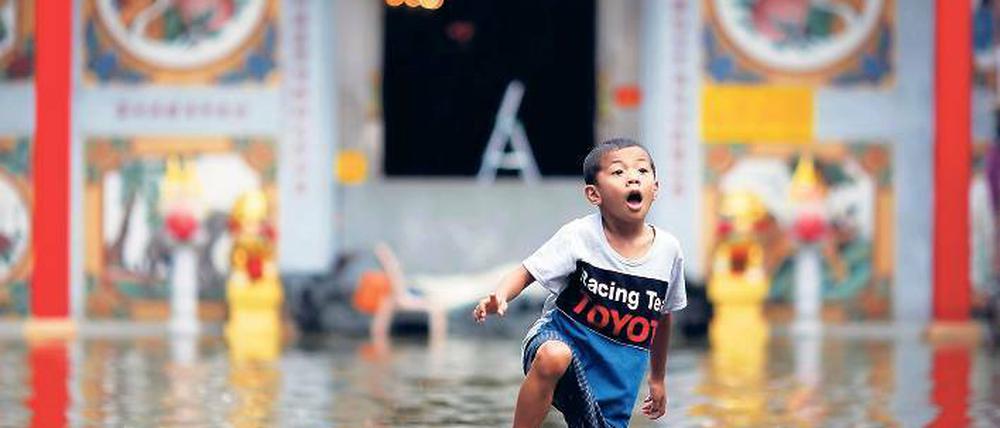 Das industrielle Herz des Landes und große Teile Bangkoks stehen unter Wasser. Foto: Reuters