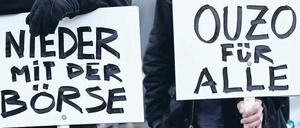 Kein Vertrauen. Nicht nur die Teilnehmer der „Occupy“-Demonstrationen haben nur noch Hohn und Spott für die Repräsentanten des Finanzsystems übrig – auch viele Privatanleger und Sparer sorgen sich, dass ihre Ersparnisse verbrannt werden. Foto: dapd