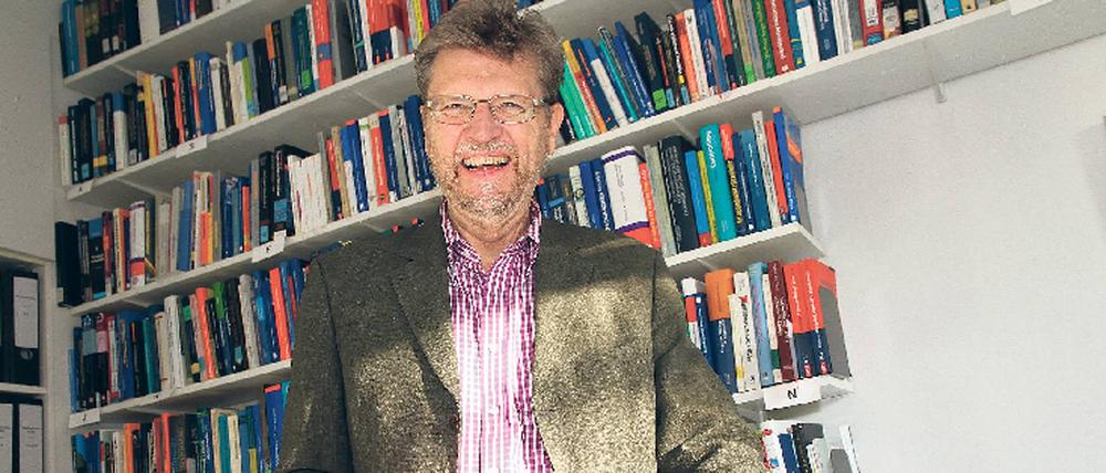 Gut aufgelegt. Der Wirtschaftswissenschaftler Prof. Georg Schreyögg will am Donnerstagabend im Fritz-Club das Haus rocken.