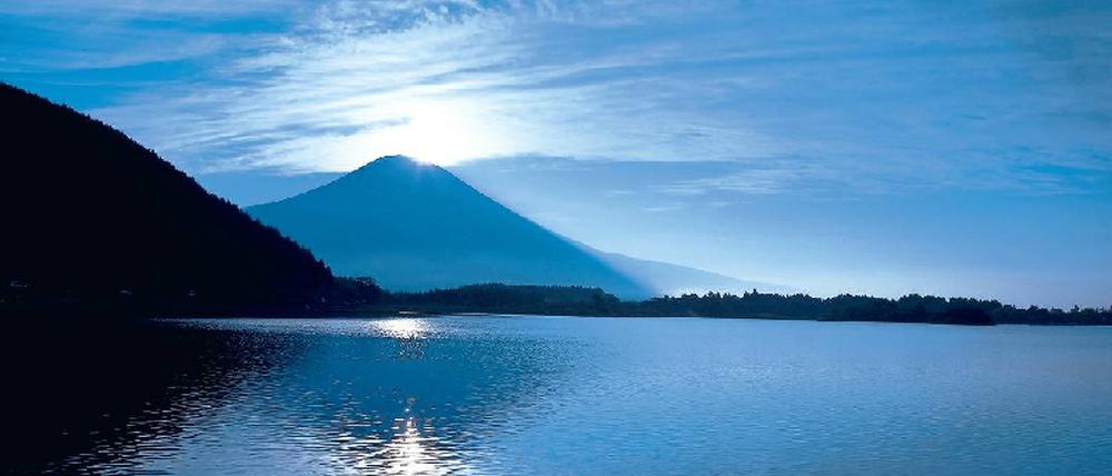 Land der aufgehenden Sonne. Morgenstimmung am Fuji. Foto: Imago