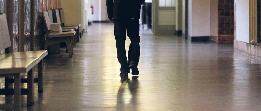 Auf freiem Fuß. Kommt ein Sexualstraftäter mit einer Bewährungsstrafe davon, gibt es oft öffentliche Empörung. So auch im Fall des ehemaligen Parkeisenbahners Daniel P., der wegen sexuellen Missbrauchs in 47 Fällen verurteilt wurde.