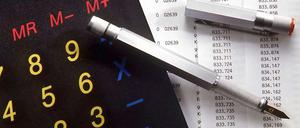 Hoppla, verrechnet! Nicht nur die Opposition im Bundestag fragt sich jetzt, wie der Buchungsfehler bei der Bad Bank der HRE passieren konnte. 