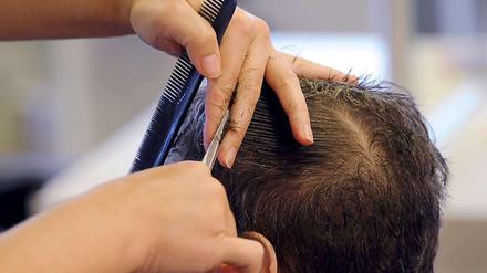 Unter anderem im Friseurhandwerk wird sehr wenig Lohn gezahlt.